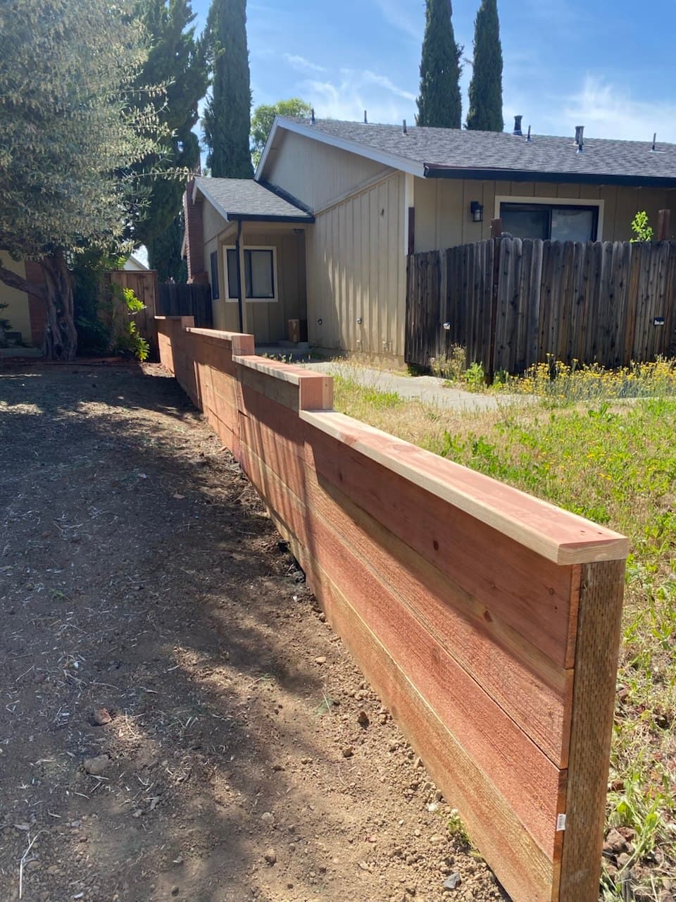 Horizontal Fence Stepped Front