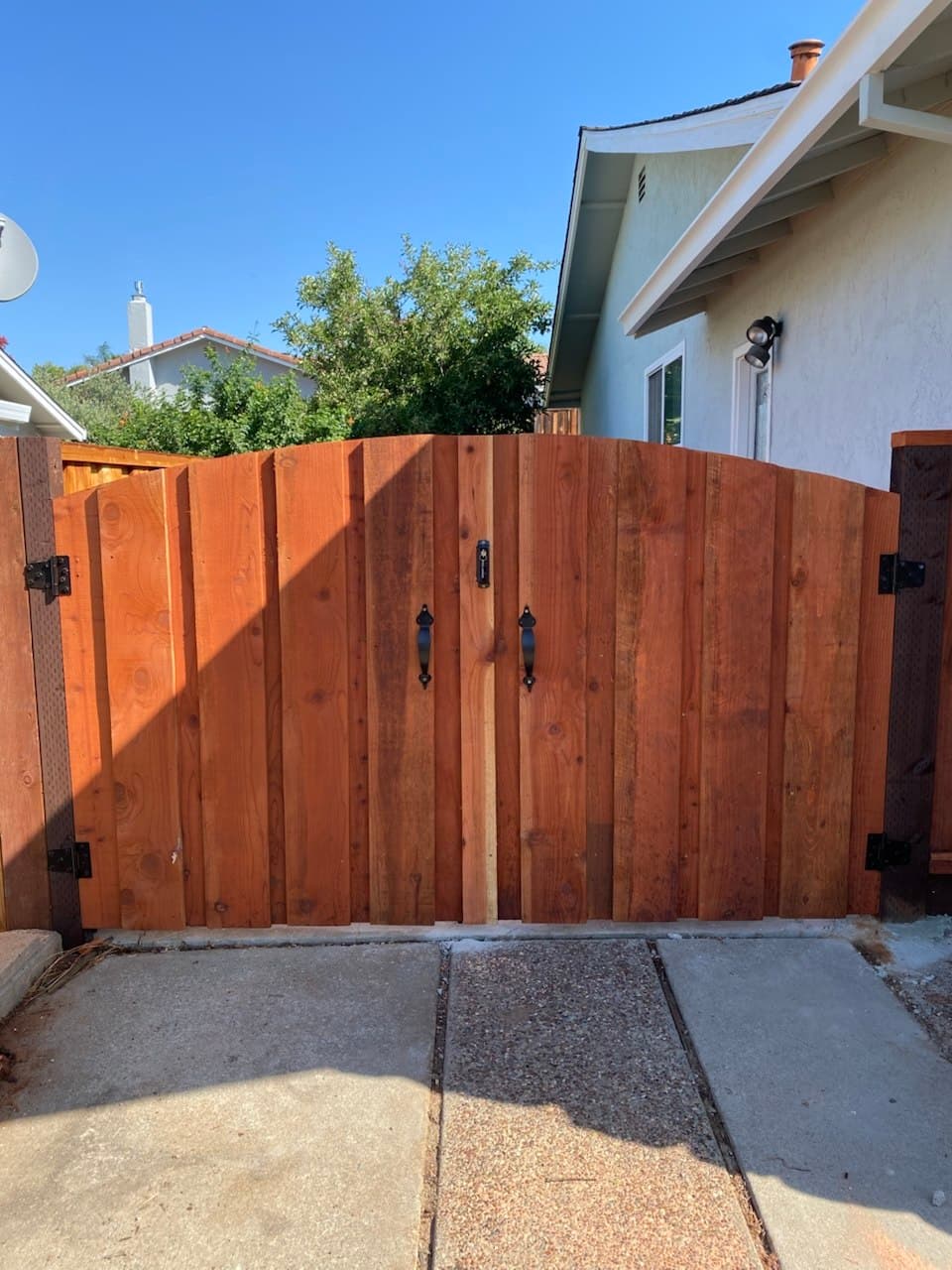 Board On Board Double Gate Arched Top