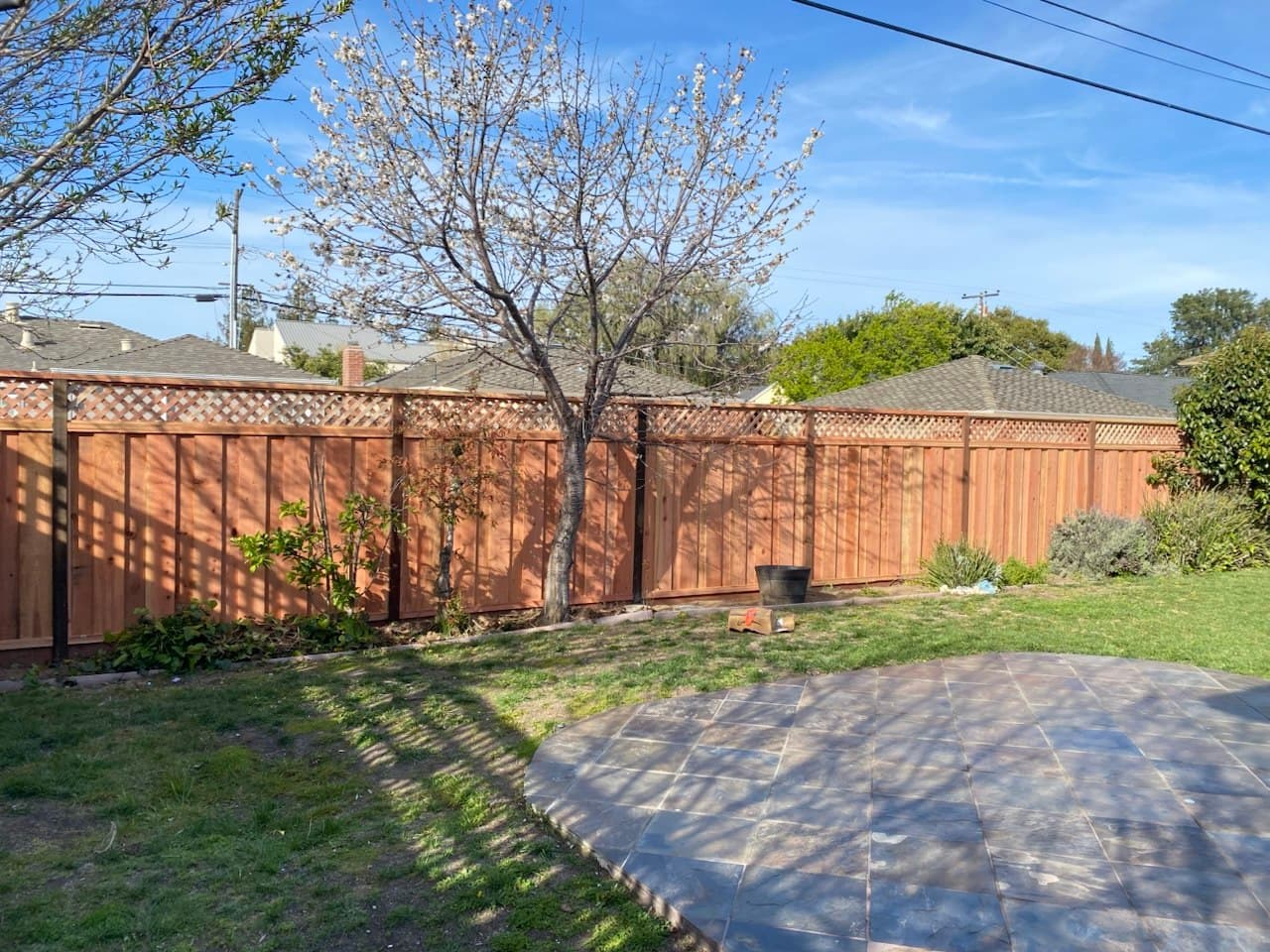 Standard 6' Board On Board Fence +1' Diagonal Lattice