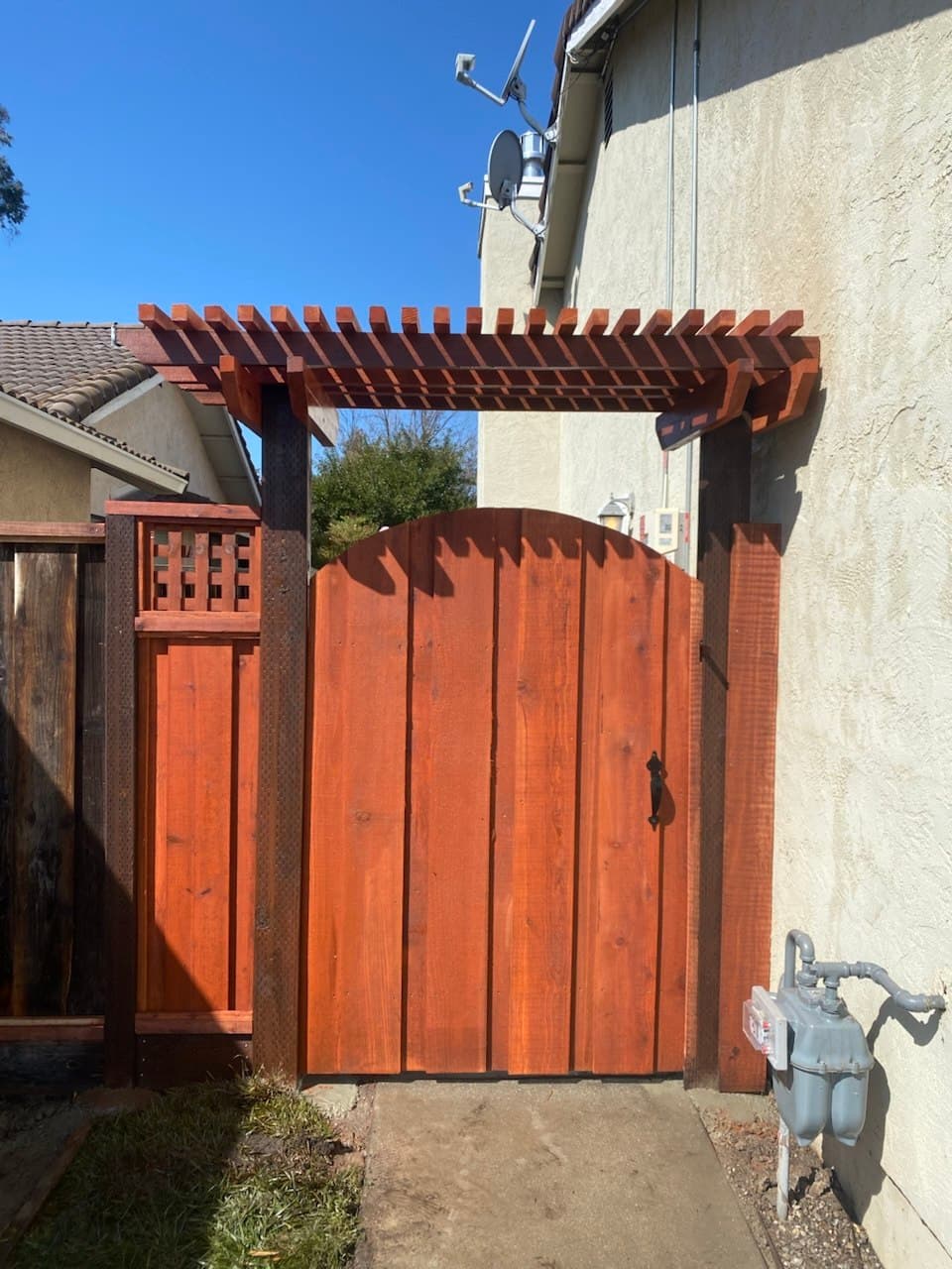 Board On Board Top Photo Arched Top Gate With 2x2 Arbor Stained Above